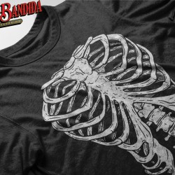 Playera bajo calavera